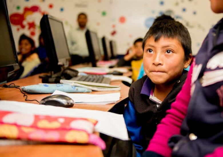 Transformando la educación en Guatemala: El poder de la tecnología en las escuelas rurales.